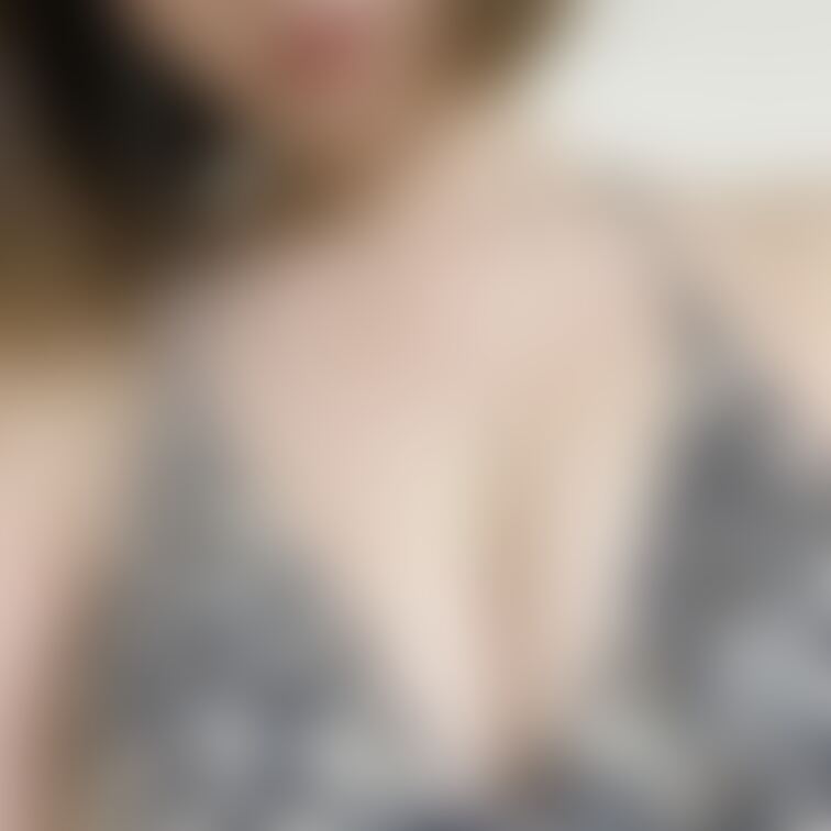 初めて口元うつします👄🤍
それよりおっぱいに目がいく??笑
これは去年の水着👙豹柄すきなんだー🫶