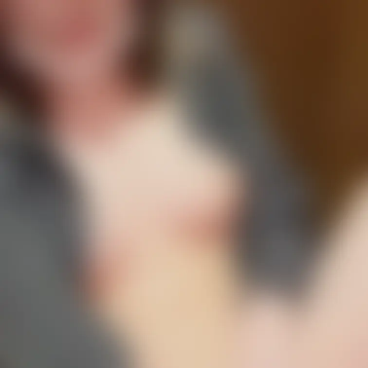 オフィスのトイレでこっそりオナニー…🤫 