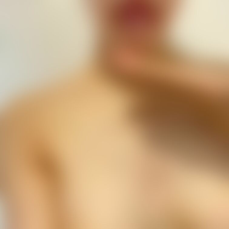 ヨダレが胸にいっぱいかかっちゃった🤣
全部吸って飲み込みなさい！！！！
綺麗になるまで一滴残らずよ！！！！