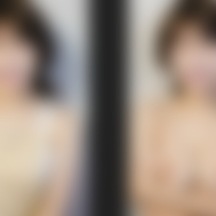 着衣と脱衣を並べた画像です。画像№259