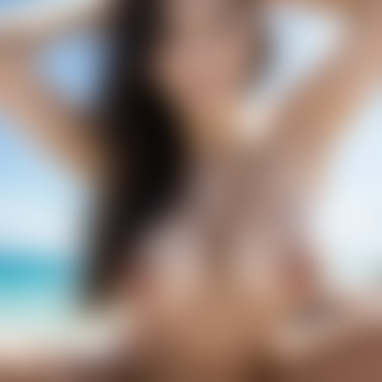 黒髪ロング美女