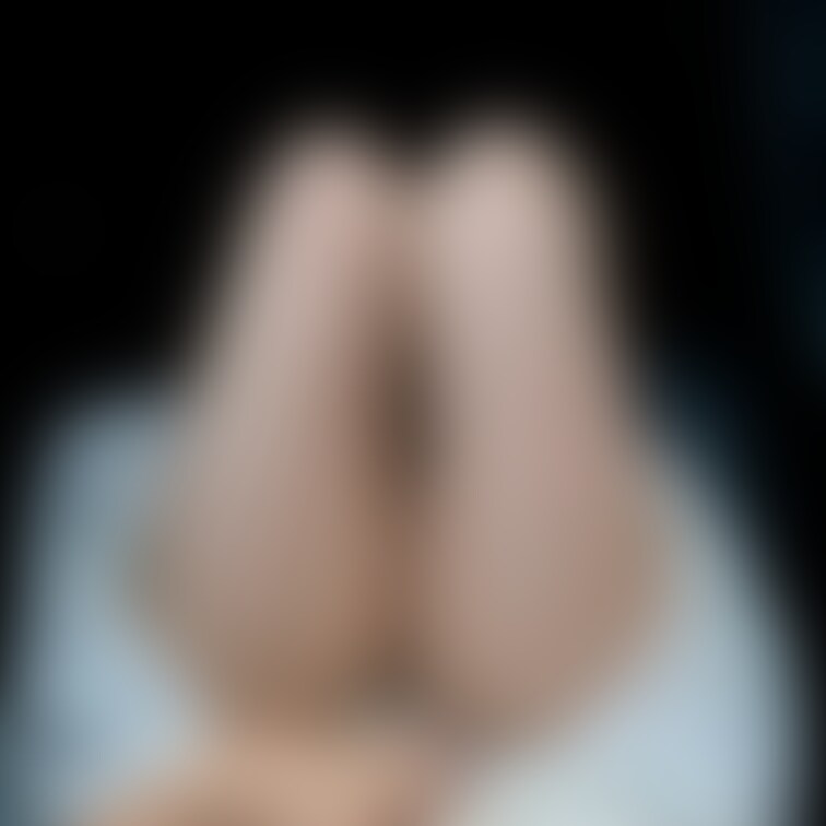 Instagram8/20投稿のスカートでのパンチラ詰め合わせ5枚です…
内訳はいつもの助手席3枚と公園の階段で座り込