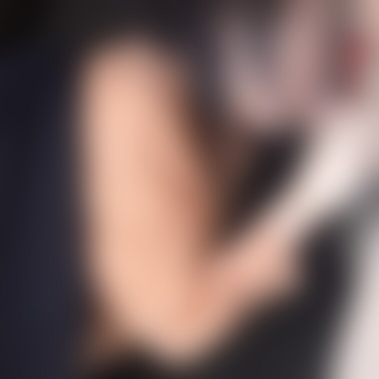 悪友と妻が駅ビルに買い物に行った際に車に戻りイチャイチャしたりキスしたりしてたらお互い我慢出来なくなり立駐で…