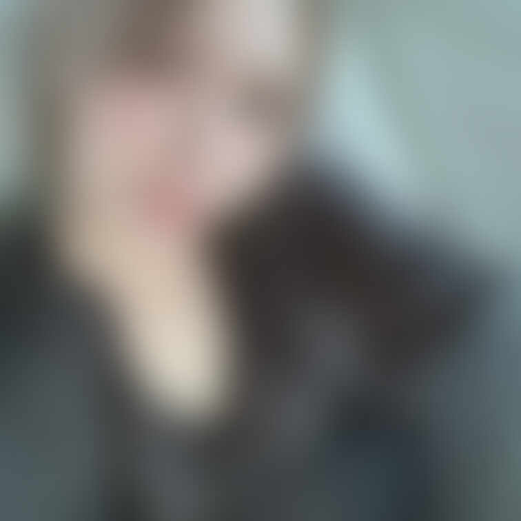 今からプール行ってきます😌
 会社の人達と行くから写真あんまり撮れないかも💦
 夜は水着着てえっち撮ろうかな笑