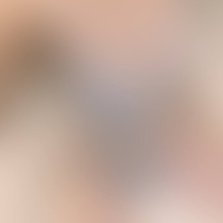 オッパイちょっと小さく見えちゃいました〜!
穴あきのスケスケブラと穴あきのパンティ🥰
つけるだけで濡れてきち