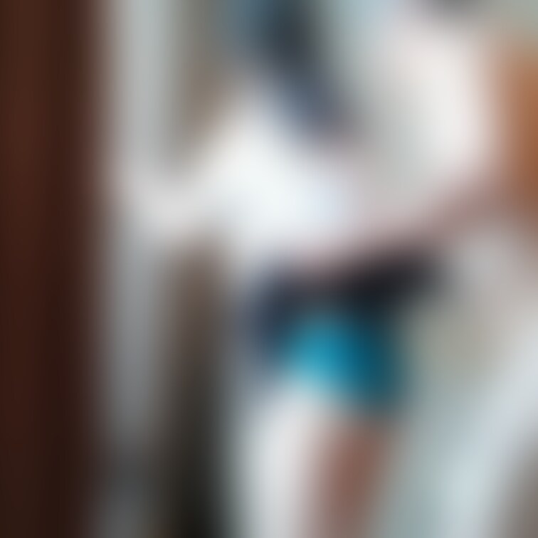 新シリーズ始まります。
悪友と妻がホテルでコスプレＨしてきたと報告された写真です。