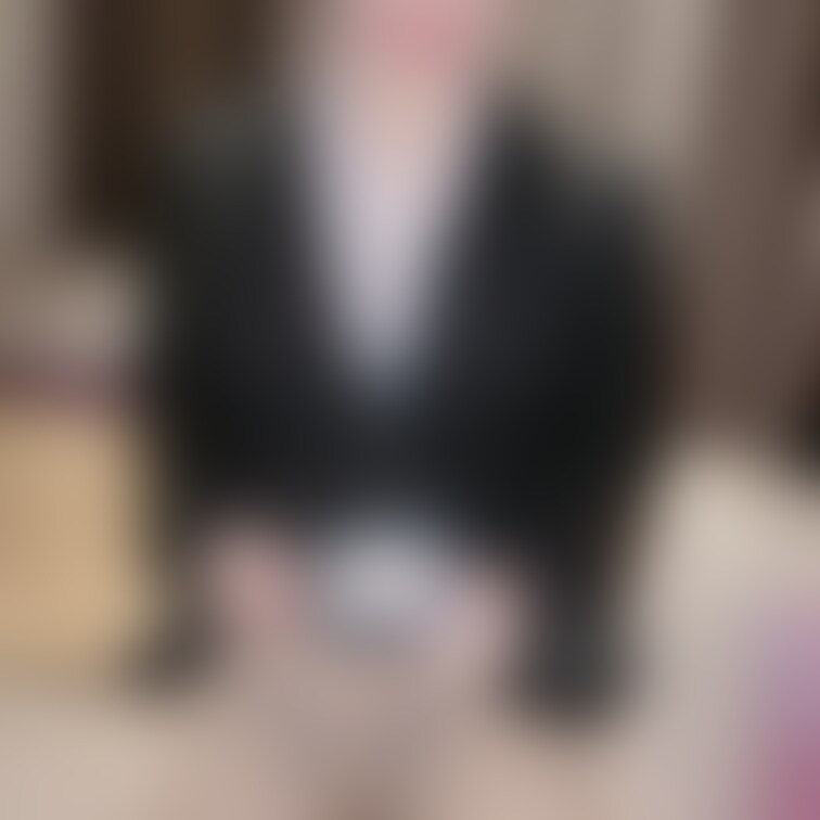 久しぶりに就活スーツ着たけど何だか新鮮✨
ついこないだまで大学生だったんだなって思ったら
しみじみしました🥹
こん