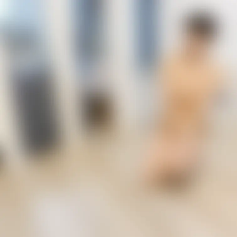 りこの豪邸全裸パーティーでの一コマ。ごほうびタイムはりこによる、男性参加者の全裸鑑賞です。裸を見てもらうチャンス。