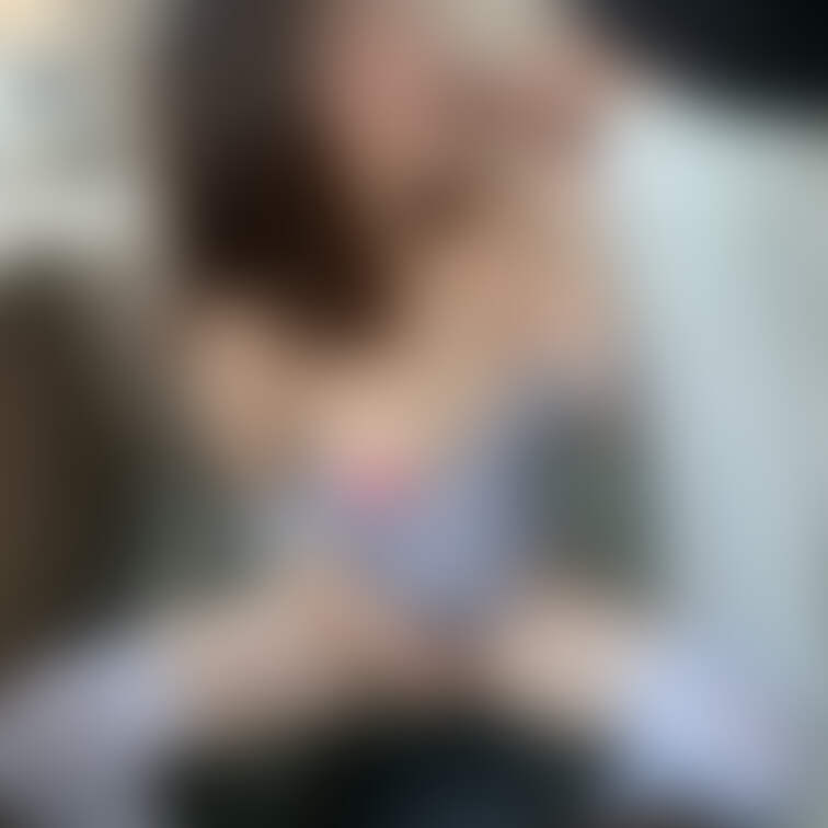 Xの続きです🧡店長さんの指示でアヘ顔コスプレ着て大学の先輩達に露出ちん媚び😖🧡お口まんこにおちんぽ恵んで頂きました😖🧡