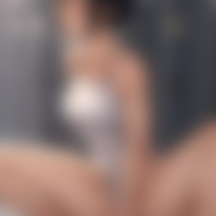 お家に帰るまで我慢できずに更衣室でしちゃうエッチな水泳部