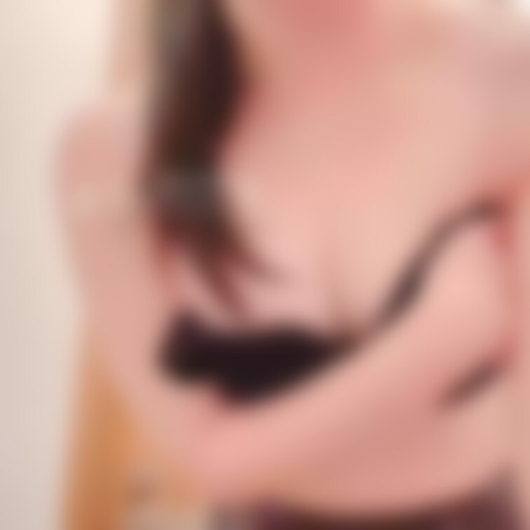おっぱいモミモミ…乳首コリコリ⸝⸝⸝♡

私の乳首…つねにぷっくりしてるんです…

すごい興奮したりちょっと触っ