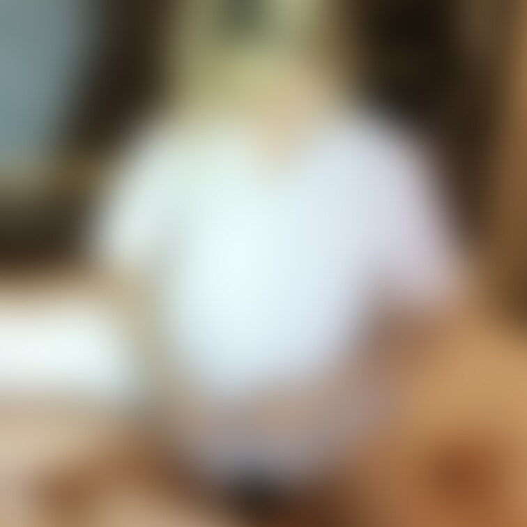 【華のNo.SEVENTEENちゃん】スカート脱いで、ワイシャツ脱ぎ脱ぎ💕太もも生足がたまりません😮‍💨💕その1

