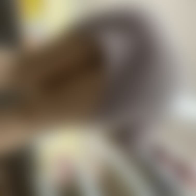 中身のパンティ気になりますか⁉️恥ずかしがりながらもカーテン越しでならとOK🙆♀️でました‼️おかずにして下さいね