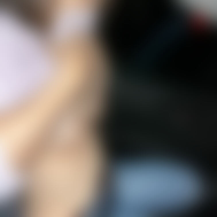 ドライブの帰りに。。。❤️
助手席でこんな事しちゃった🥰
だってパートナーさんが
夜だし車が少ないから全部脱いだら