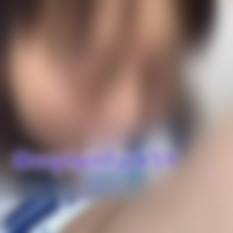 自分から喉奥まで咥えてくれました。