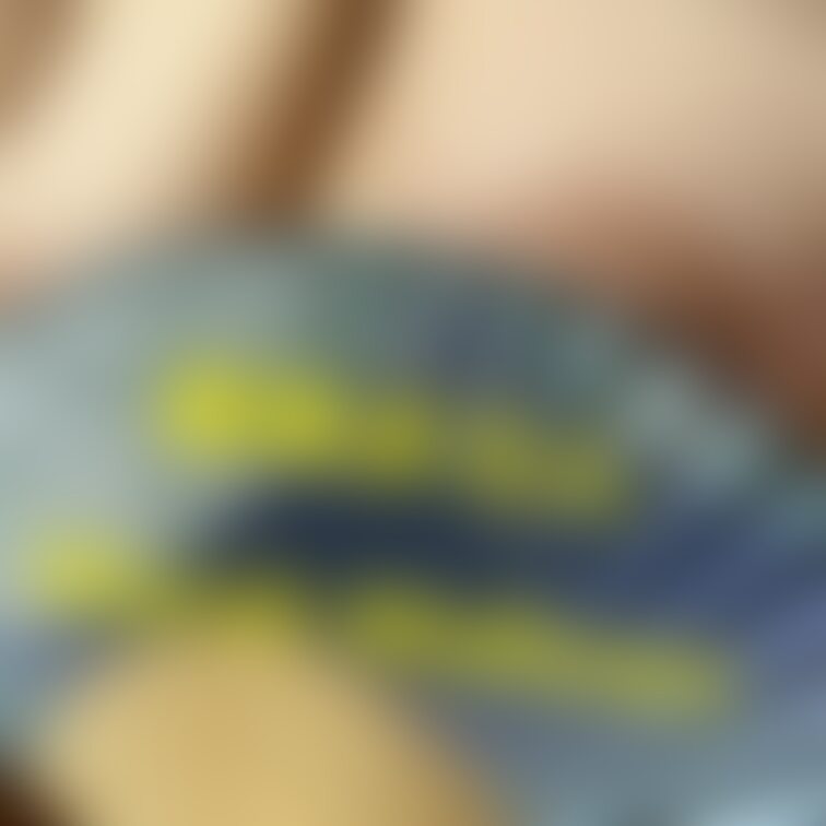 乳首を出して