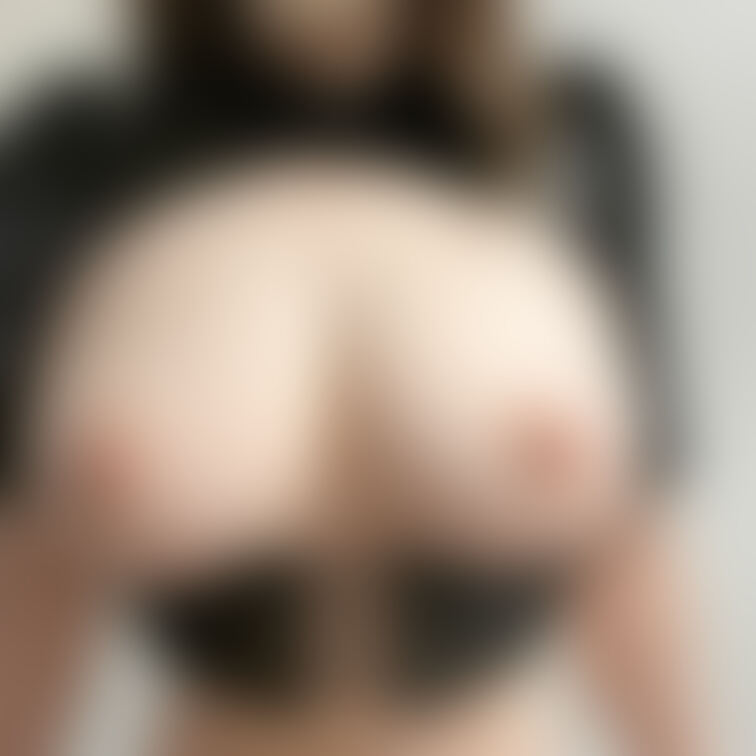 バニーガールのコスプレでおっぱい出して見ました^^