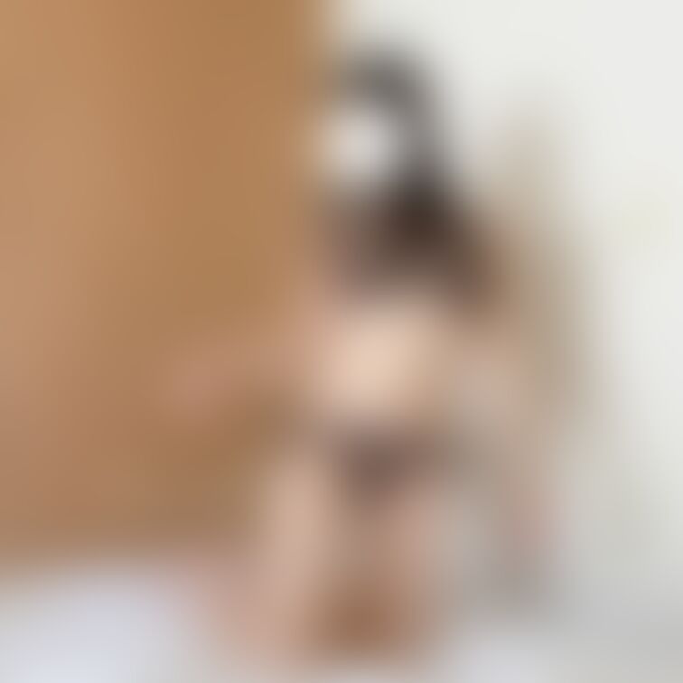 『綺麗な体をえっちに見せつけてくる下着女子』の画像詰合せです🤍

全身ツルツルな姿見てくださいね🥰
特におまんこは