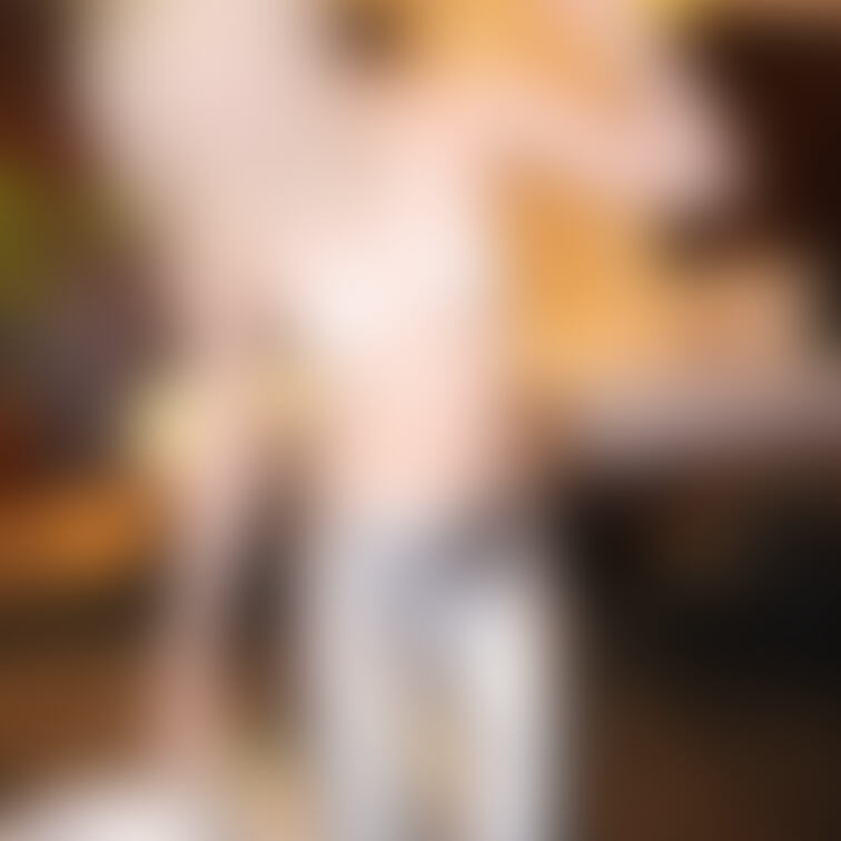 【アイドル級美少女銀粉撮影】
超可愛いアイドル級の女の子が銀粉撮影に初挑戦してくれました!
自分の手で銀色に染め