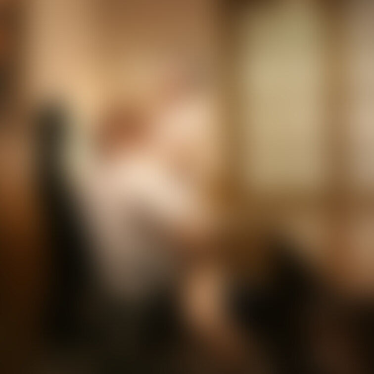 社長からお客さんに貸し出される人妻?
もう設定忘れちゃいましたが。