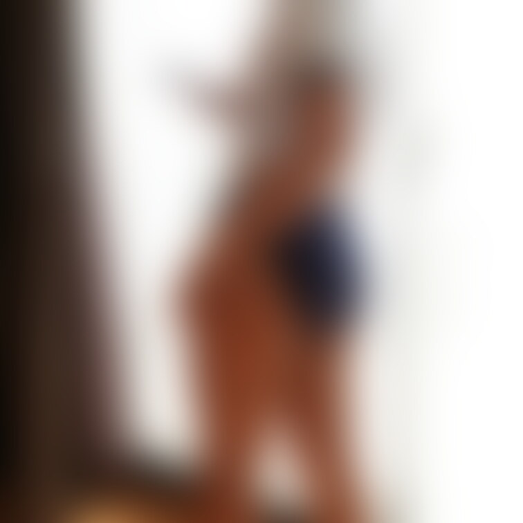 体操服の自撮り写真開始です!未公開のものも含みます!ぎりぎりの高画質!そしてオナホとのツーショットもあります!どっちにい