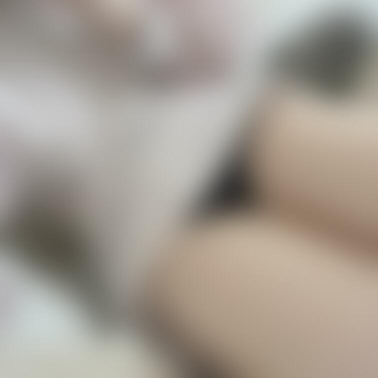 むっちり太もも♪

【みみからのお願い💕】 
えっちだと思ってくれた方は 
写真下の♡印をポチッとしてくれると、