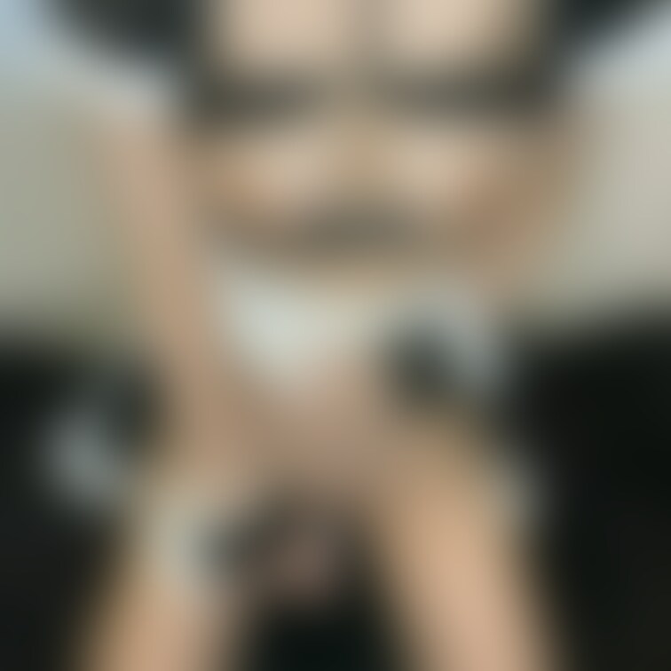 ご奉仕しすぎてめみも我慢出来なくなっちゃった……

えっちな写真撮ってると気持ちがムラムラしてこないですか？我慢出来