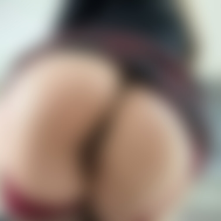 後ろからドアップ巨尻の食い込ませたTバックの際どい自撮り♡足ピン主観オナニー→ https://myfans.jp/po