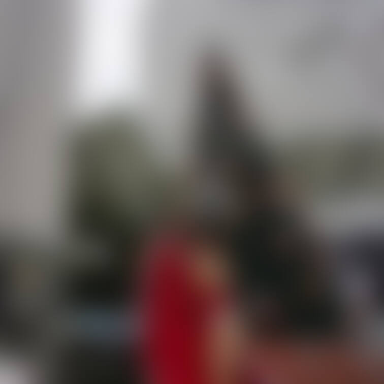 そして…YUIサンタはマントを脱ぎました😳
よく見たら分かりますよね…おっぱいビンビン透け透けです(///_///)