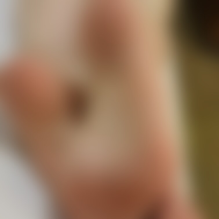 32歳清楚系美人ド淫乱女　第2弾。少しムッチリとしつつも決して太ってはいない。一番男心をくすぐるドエロい体つきと足裏をお
