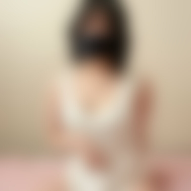 部屋着でベッドの上でまってる

えっちな彼女的な感じです♡

最後は…

おねだりも