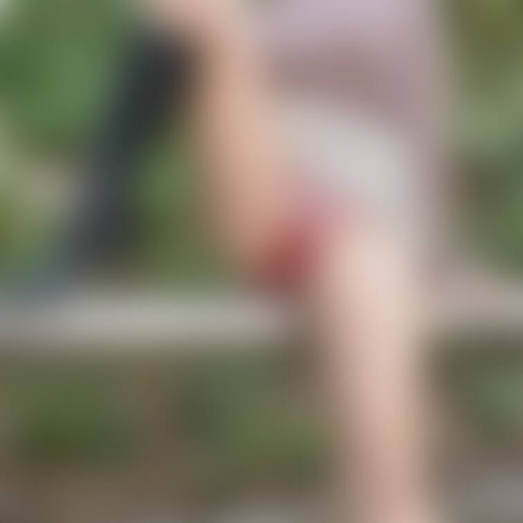 よく見ると…😳
下着の内側の布を切り取ってえちえちにリメイク♥️やっぱりツヤテカのパンスト、透け下着との相性も抜群でし