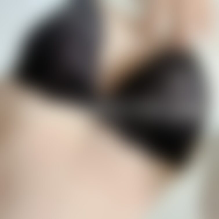 黒い下着とか似合うかな☺️🖤