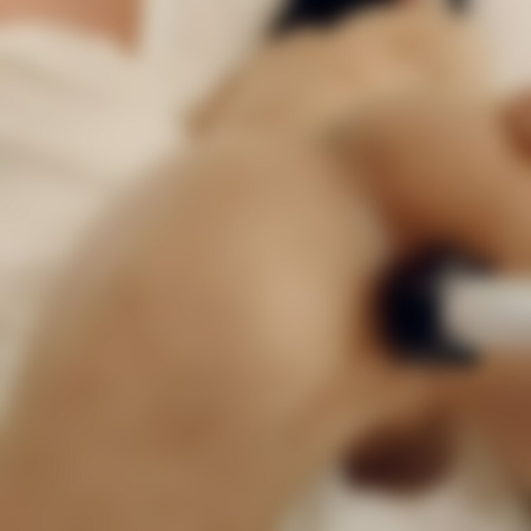 いつも使ってるバイブでお相手さんに遊んでもらいました…♡
すっごい激しくナカをかき乱されて下品な声が漏れちゃってます…