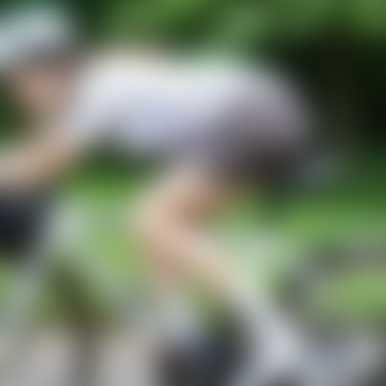 いつも自転車に乗ってない女子ばかりなので 今度こそ「乗っている」子たちを作ろうと思いチャレンジしたのですが… 自転車が崩
