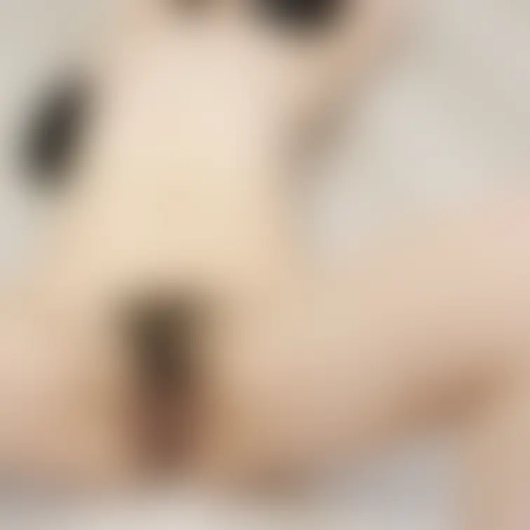 みずきのハメ撮り風イメージ撮影の一コマ。こんなポーズですが全然恥ずかしがらずにやってくれました。ヌード撮影を了承した時点