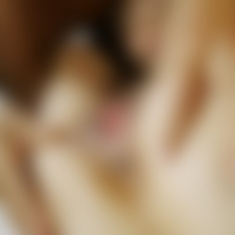 さあ、今度は天井のカメラに向けての性器解剖動画だ。
俺の股間に彼女の顔を乗せて「マンぐり返し」のポーズを取らせる。
