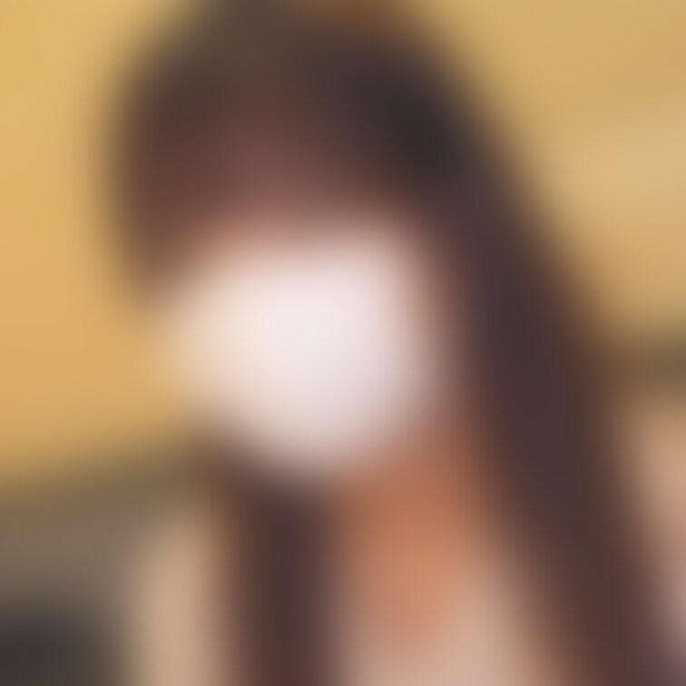 うちの店の裏にある美容室の店員さん。
何年か前に地方から出てきた女の子で、今はまだ見習いをしています。
店ぐ