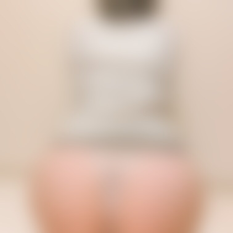 おはようございます♡

今週も折り返しですね🥰
上だけ着てお尻出してるのえっちくないですか❓🫣

今日も良いこ