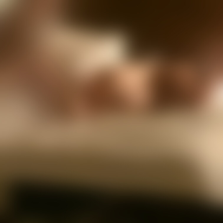 妻の陰部がもっこりしてるのがエロい。
動画はしばしお待ちを。