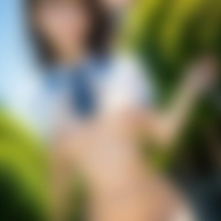 スクールからの開放感のあまり出しちゃう女の子