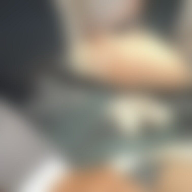 両方の乳首を出して
感じている巨乳OL