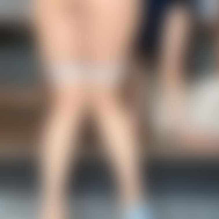 下着をずらしてくぱぁとあなる(*ﾉﾉ)

お毛けも少々