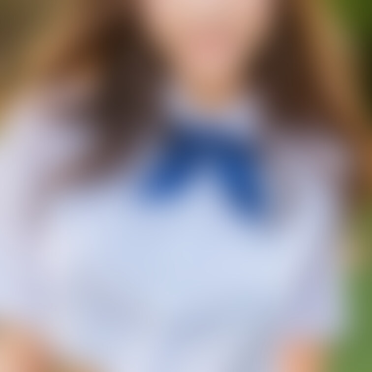 制服美女たちのちょっぴりえっちな姿です