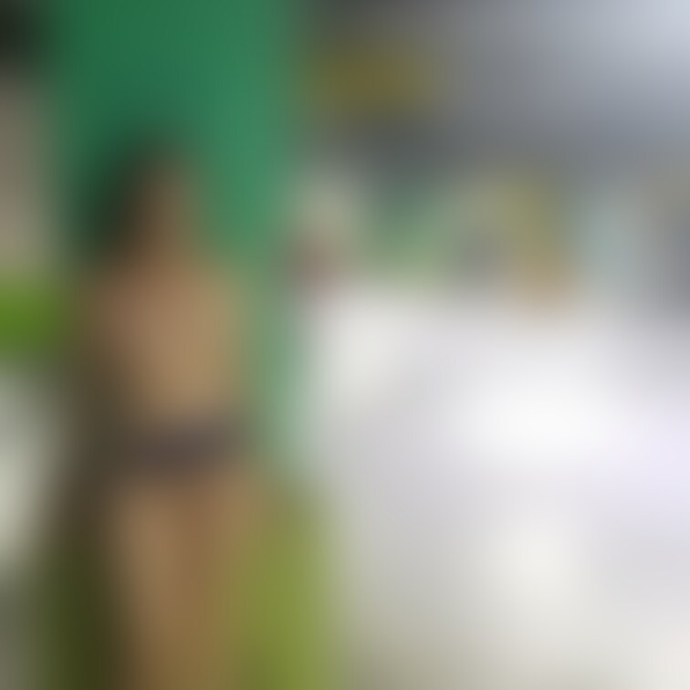 立駐でほぼ全裸🤭
立ってる柱の後ろには人が🤭
顔もぼかしなし🤭