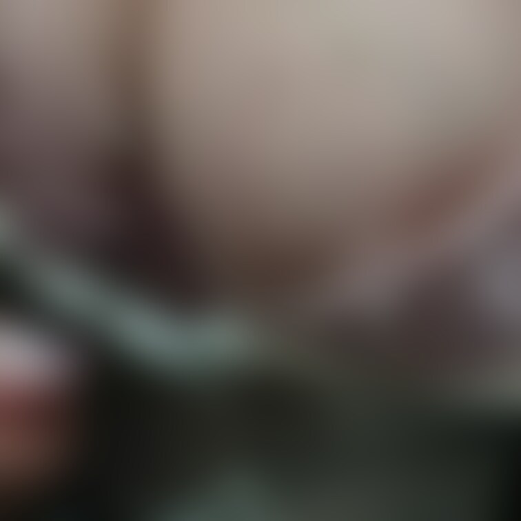 甘いものを食べている時の
テーブル下で行われている秘事
テーブル上では乳輪を出して見せ付け
周りに気が付かれないよ