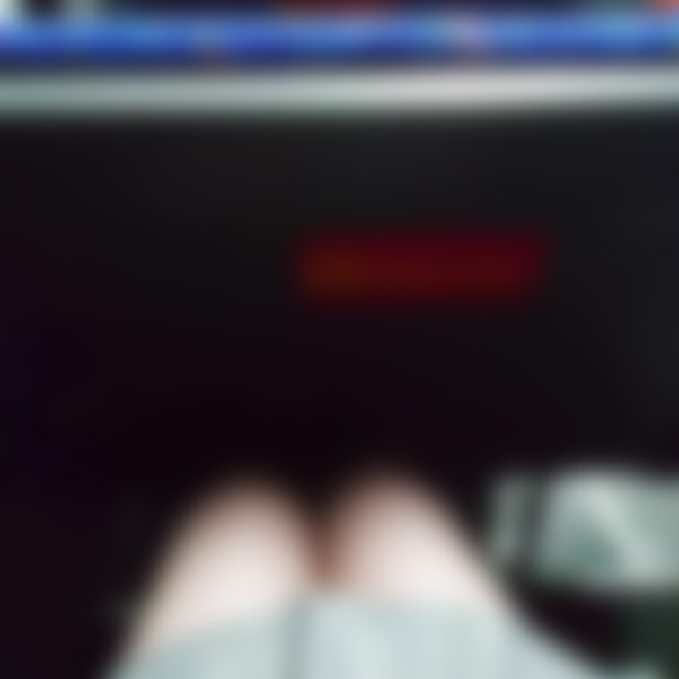 バスでスカート捲ってパンツちらりしてきました＊。
続きもあるので編集終わったら出します(*'ω'*)♡