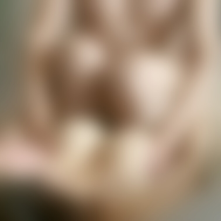 嫁ちゃんとのハメ撮り動画のキャプチャ。
柔らかい巨乳を見てください。