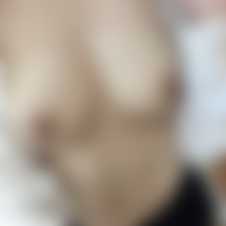 【¥1000】
3枚のお写真
どれもビンビンに勃った両乳首出してます。
