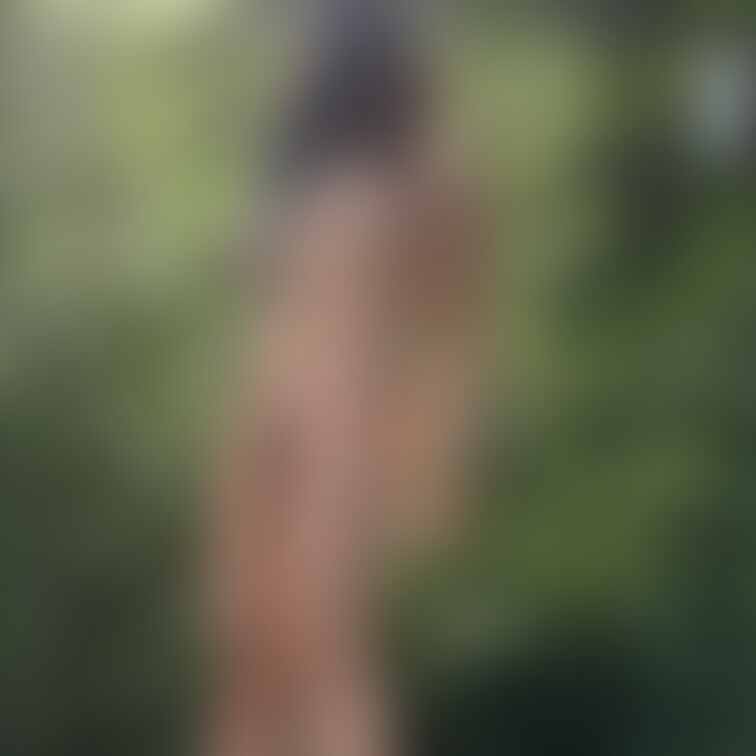 太陽の下  痴女熟女
日差し浴びます
